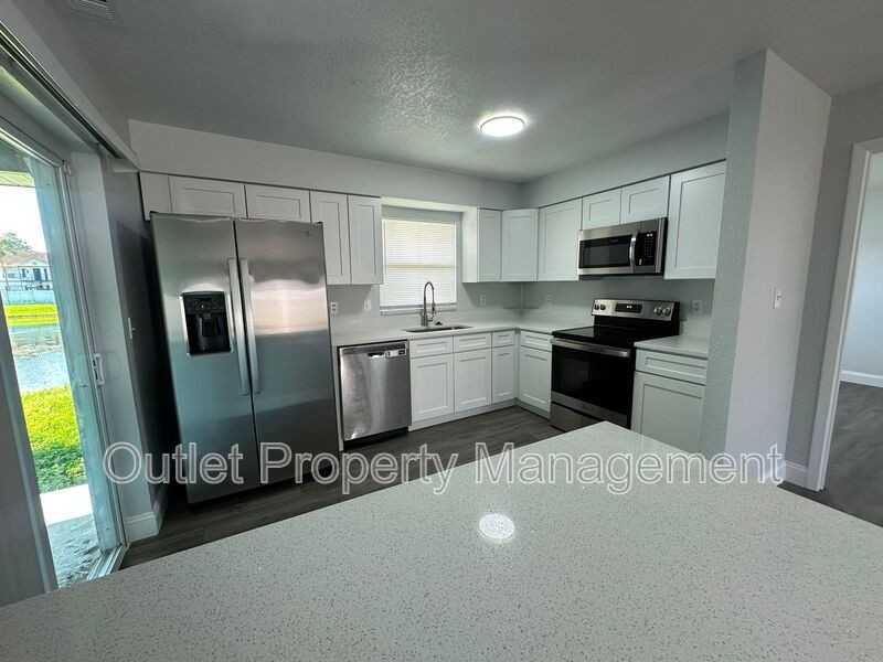 7526 University Garden Dr - Photo 5 of 14