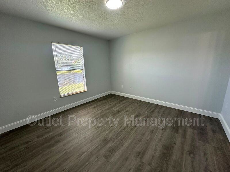7526 University Garden Dr - Photo 6 of 14