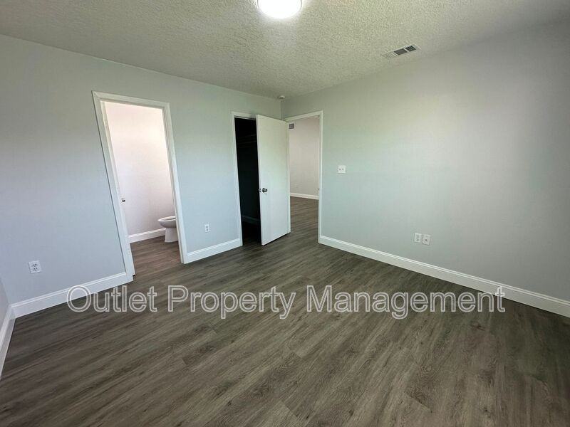 7526 University Garden Dr - Photo 7 of 14