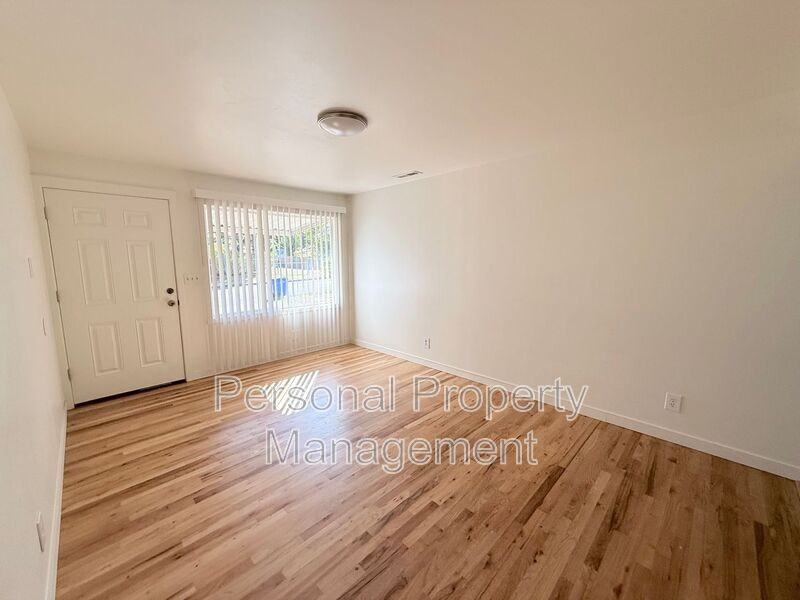 3312 V St - Photo 2 of 18