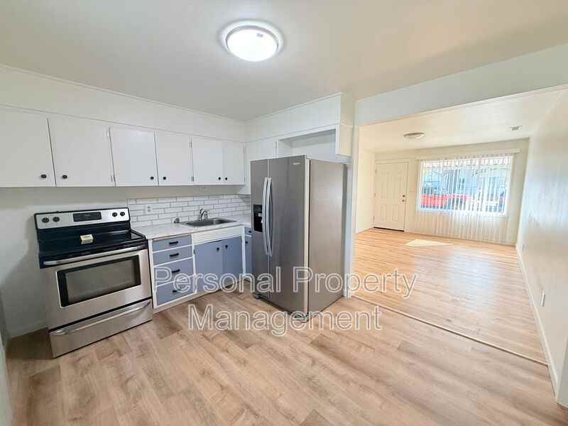 3312 V St - Photo 4 of 18