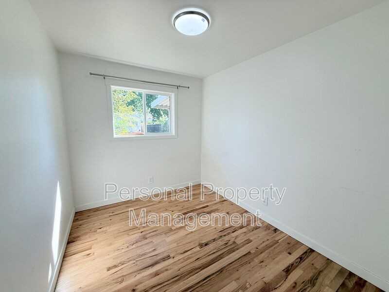 3312 V St - Photo 6 of 18