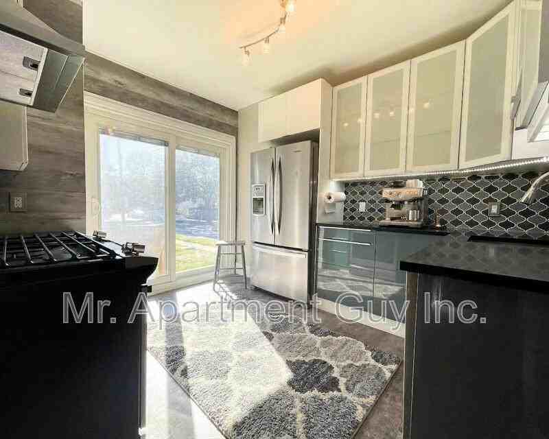 237 Ottawa St S #MAIN - Photo 2 of 20