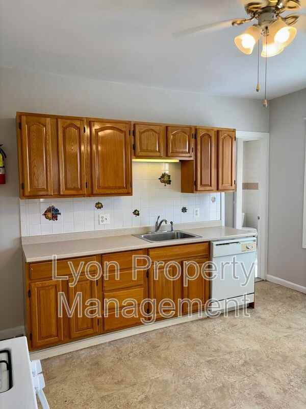 92 Anthony Ave - Photo 2 of 16