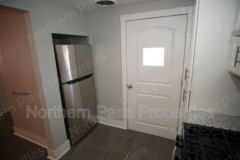 2114 Tremont Ave - Photo 6 of 14