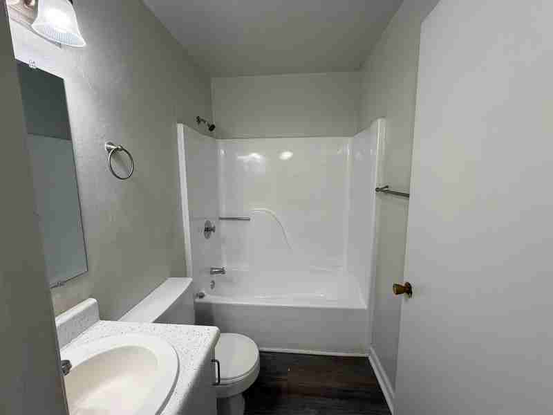 2347 Horne Ave #B - Photo 7 of 10