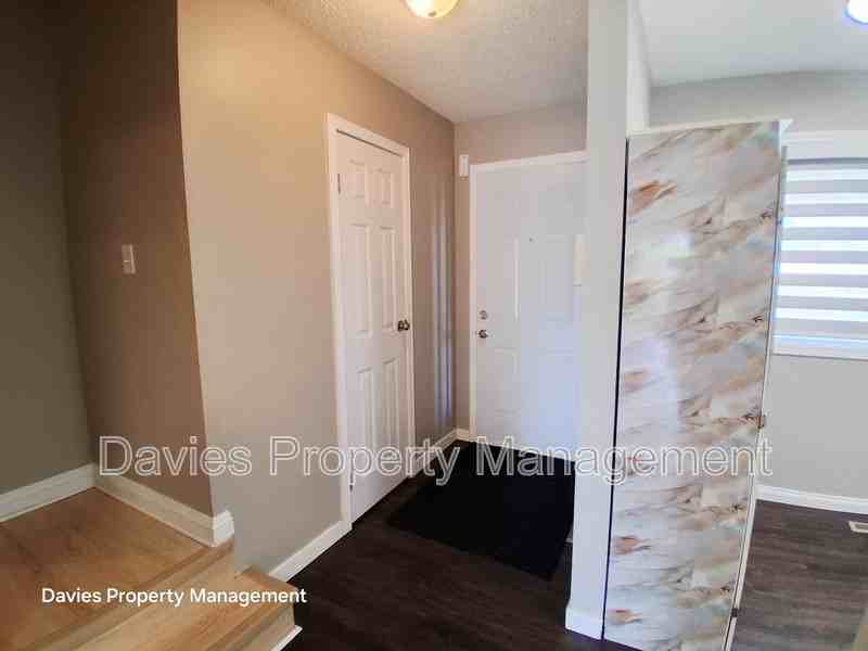 13833 30 St Nw #2 - Photo 3 of 16