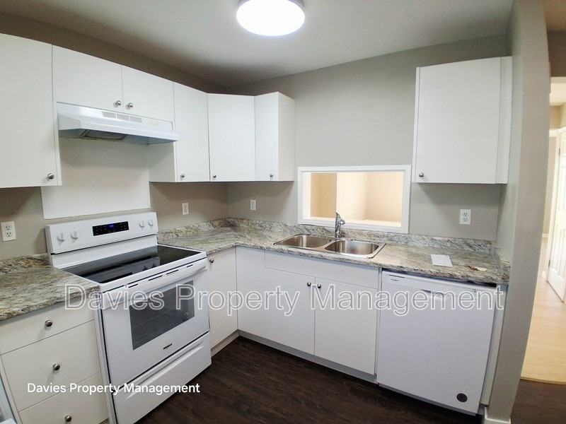 13833 30 St Nw #2 - Photo 4 of 16