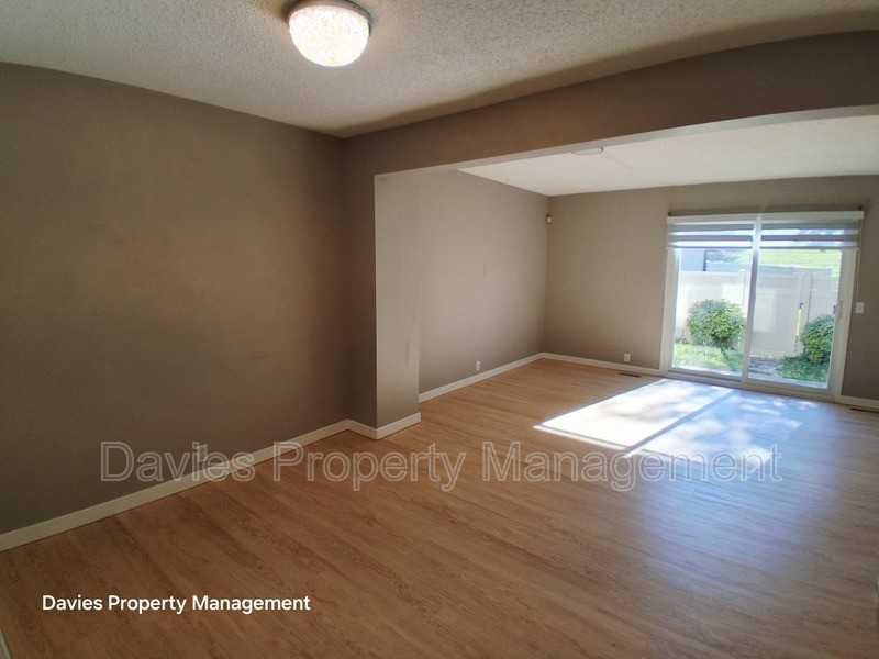 13833 30 St Nw #2 - Photo 5 of 16