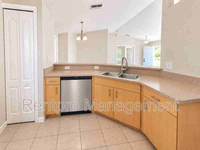 6184 Hollywood Ave - Photo 3 of 10