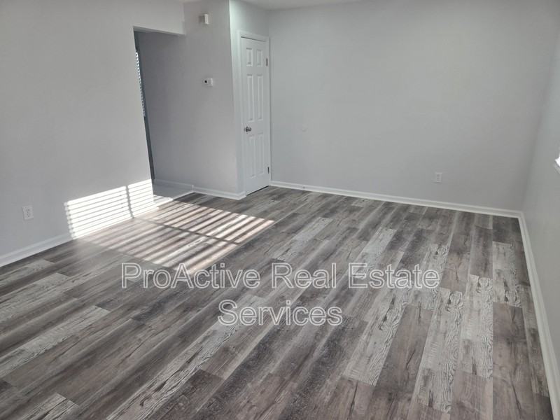 9523 18th Bay St - Photo 4 of 21