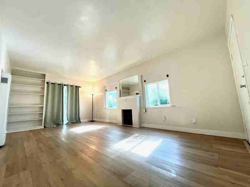 7449 La Jolla Blvd Apt A - Photo 5 of 19