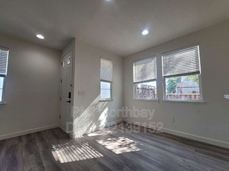 1601 Centennial Dr - Photo 3 of 13