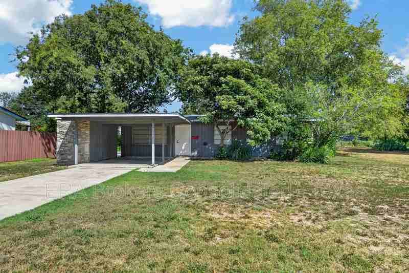 213 Aviation Ave - Photo 2 of 21