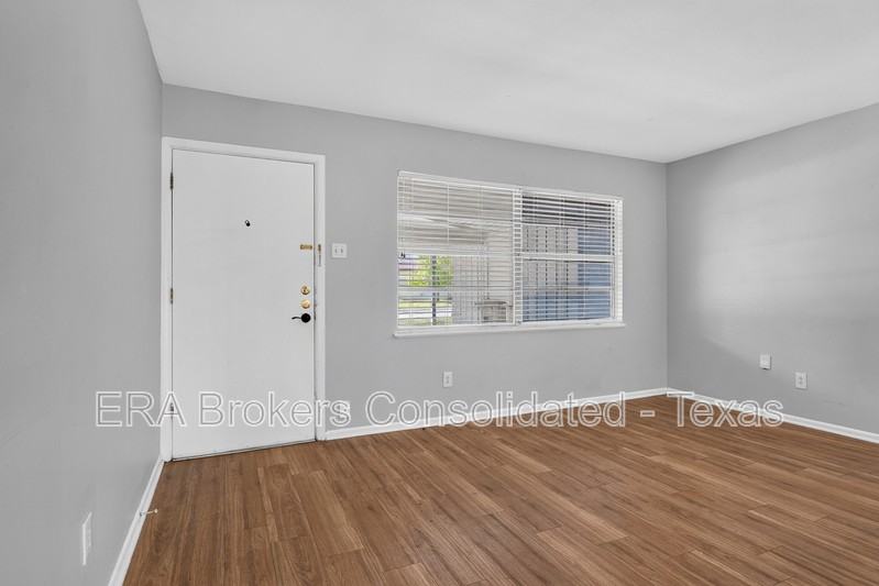 213 Aviation Ave - Photo 3 of 21