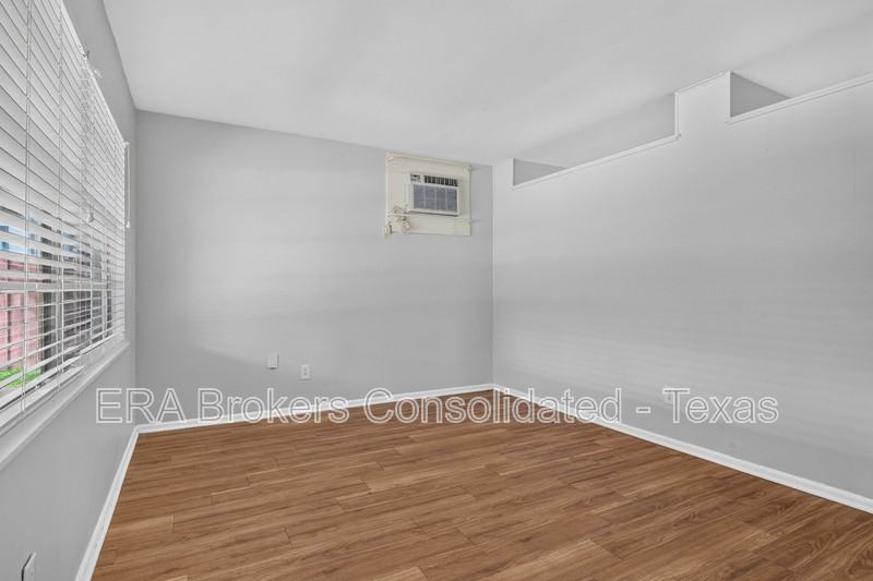 213 Aviation Ave - Photo 5 of 21