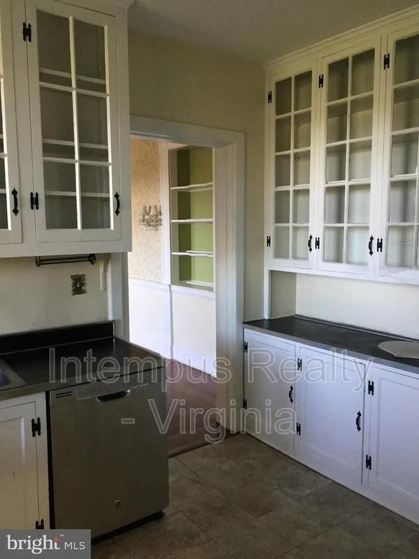 7296 Fenton Farm Ln - Photo 4 of 50