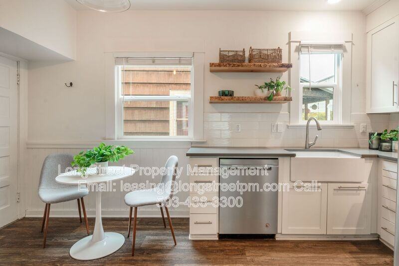 536 Ne San Rafael St - Photo 4 of 32