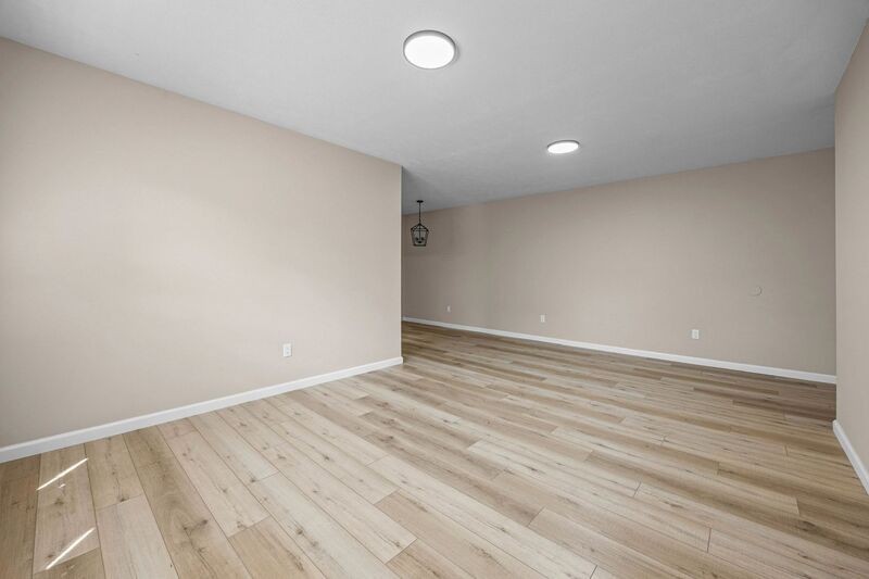 35 Oakmount Ave #32 - Photo 5 of 24