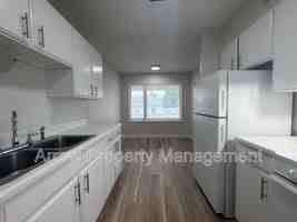 featured image of 823 N 6th St