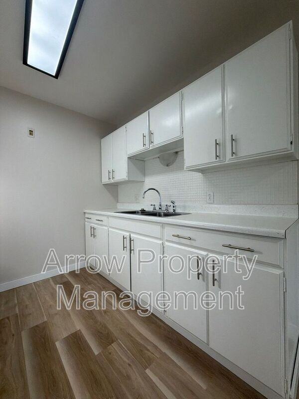 823 N 6th St - Photo 4 of 23
