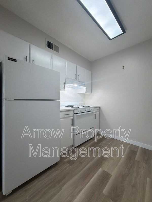 823 N 6th St - Photo 5 of 23