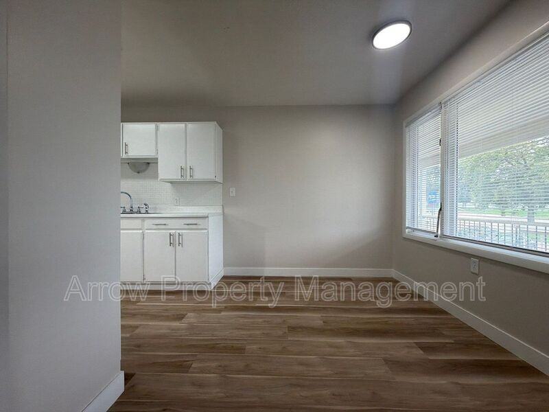 823 N 6th St - Photo 7 of 23