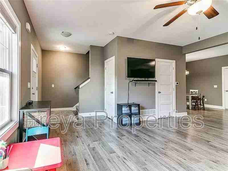 1411 Sw Campus Ln - Photo 4 of 15