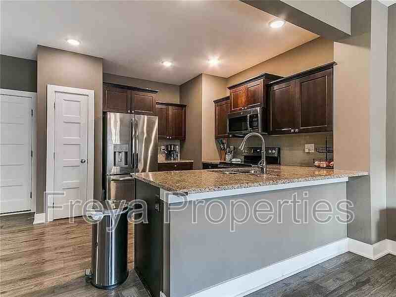 1411 Sw Campus Ln - Photo 6 of 15