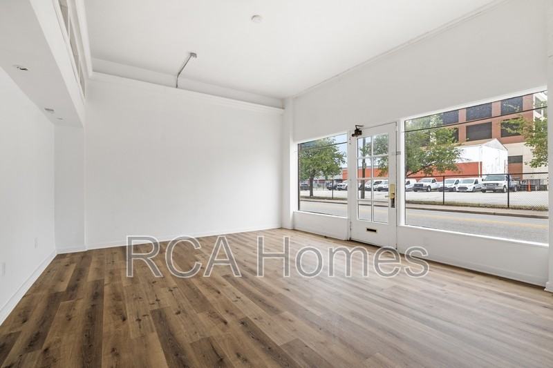 33 W Saint Clair St - Photo 3 of 8
