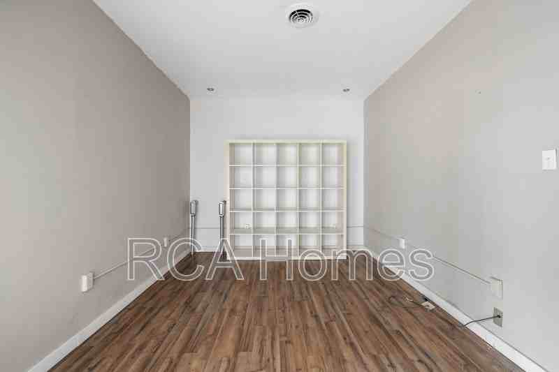 33 W Saint Clair St - Photo 5 of 8