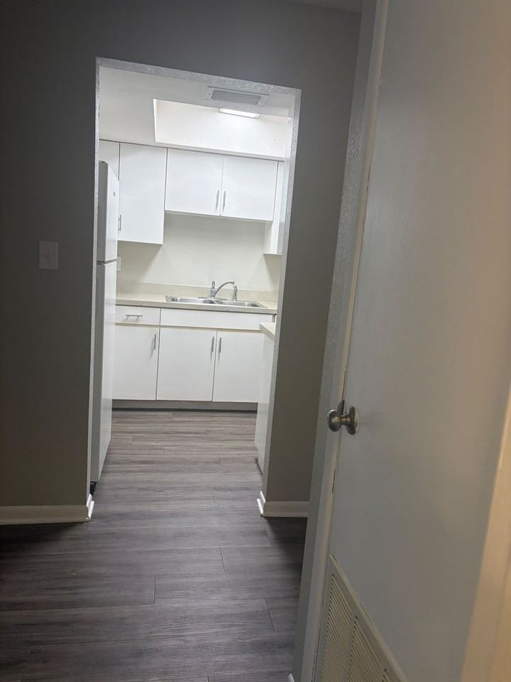 Uptown Apartments & Townhomes | Lutz, FL - Photo 4 of 50