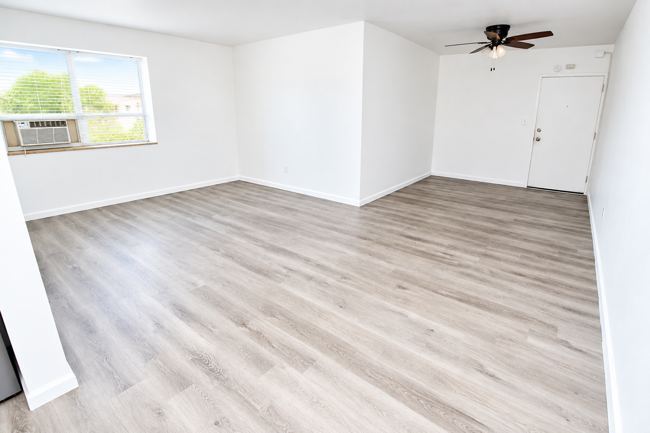 CALIFORNIA APARTMENTS -- 322 - Photo 2 of 11