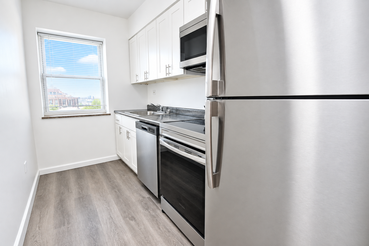 CALIFORNIA APARTMENTS -- 322 - Photo 4 of 11