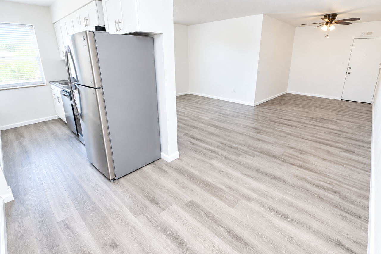 CALIFORNIA APARTMENTS -- 322 - Photo 5 of 11