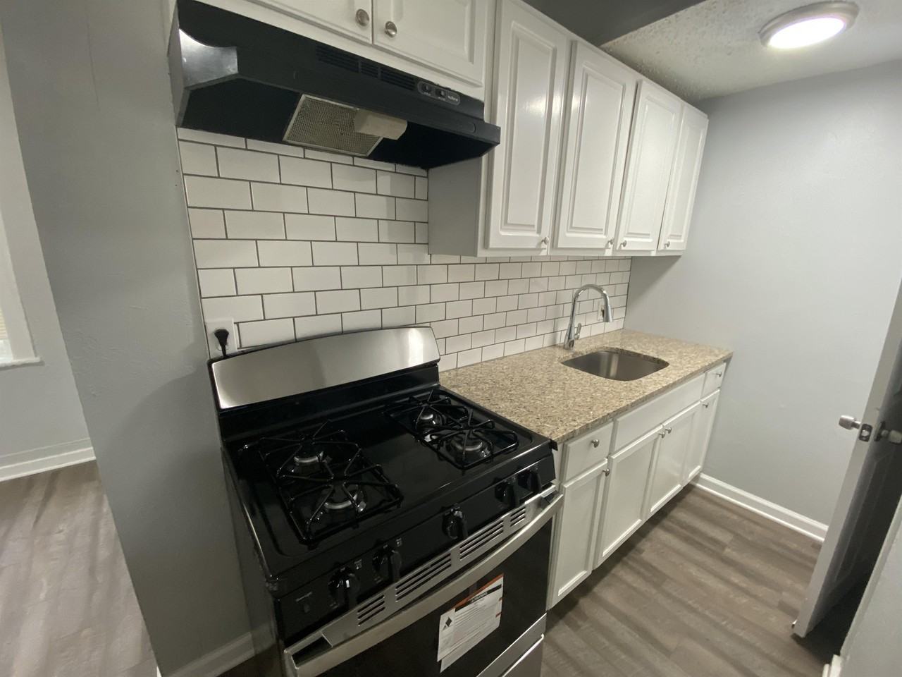 1230 Chestnut Street - Photo 5 of 8