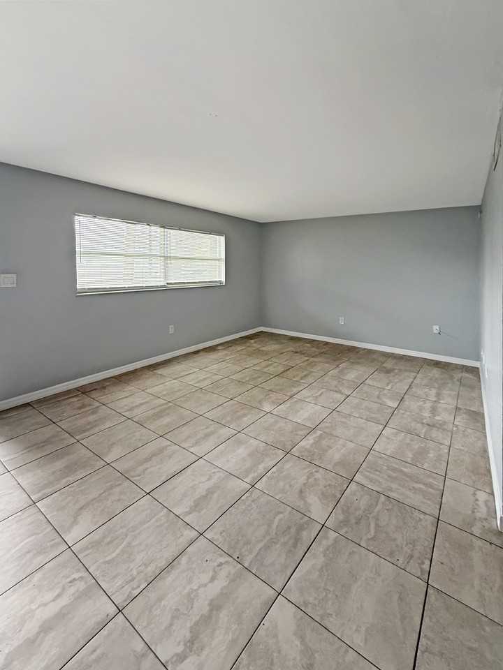2505-2429 Hanson St - Photo 4 of 12