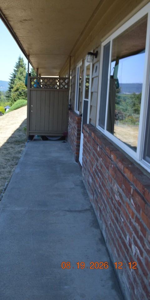 725 Northwest Pine Street - Photo 2 of 11