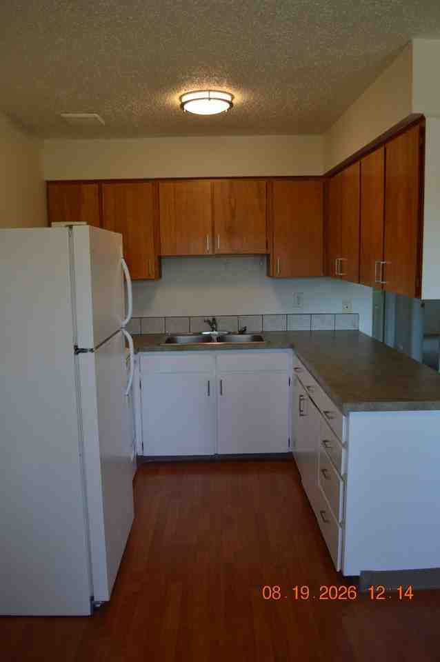 725 Northwest Pine Street - Photo 3 of 11
