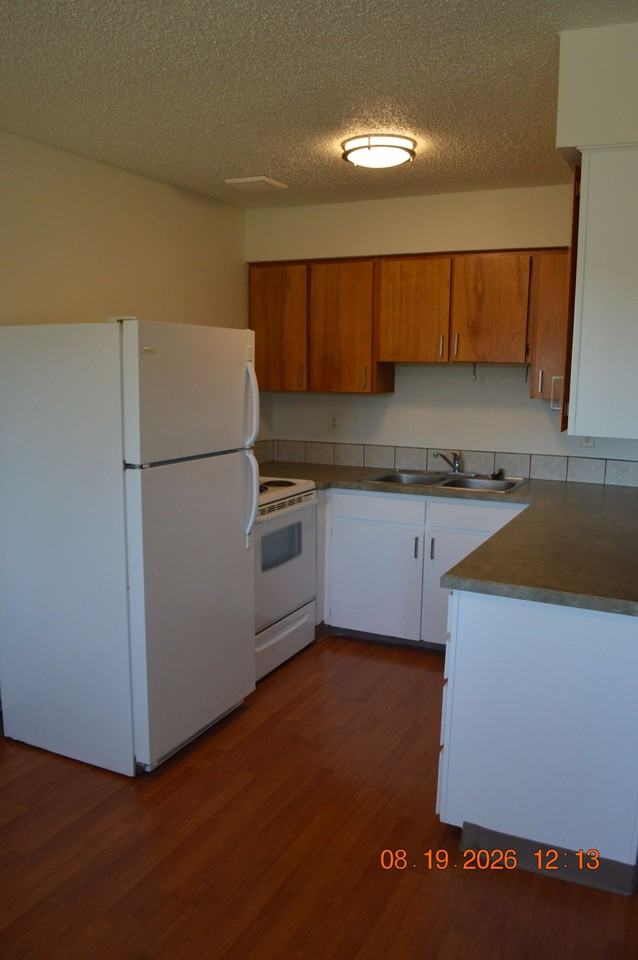 725 Northwest Pine Street - Photo 4 of 11