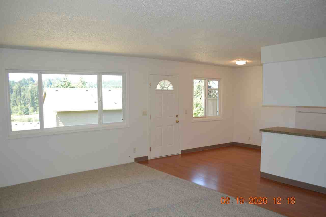 725 Northwest Pine Street - Photo 6 of 11