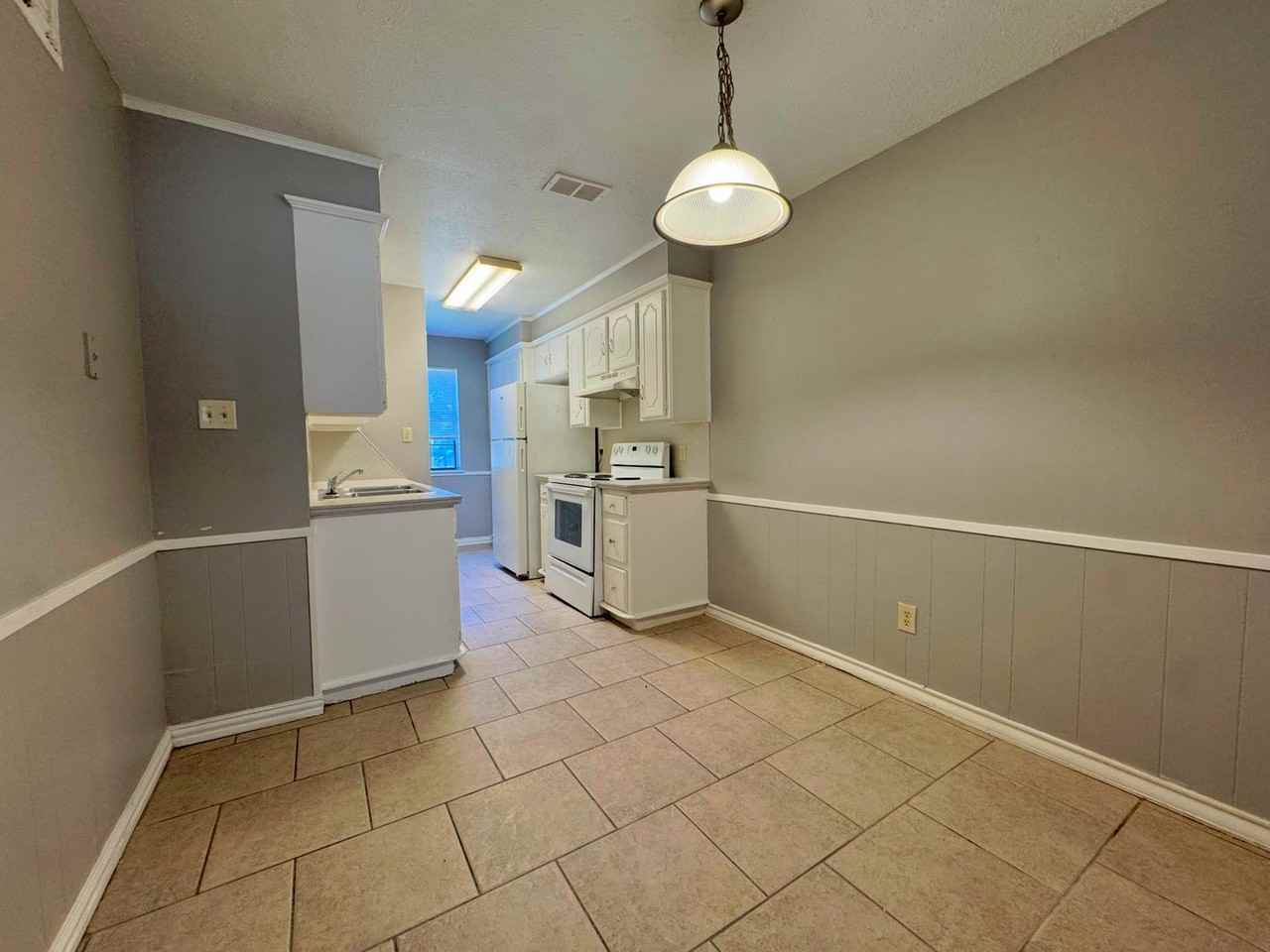 7 Forest Villa Apartments 7 - Photo 2 of 2