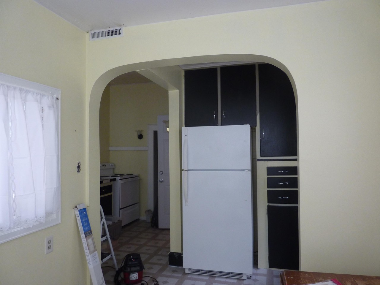 814 W. 4th St - Photo 3 of 9