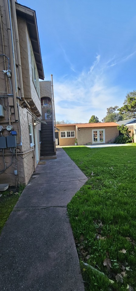 1737 5th Street - Photo 2 of 7