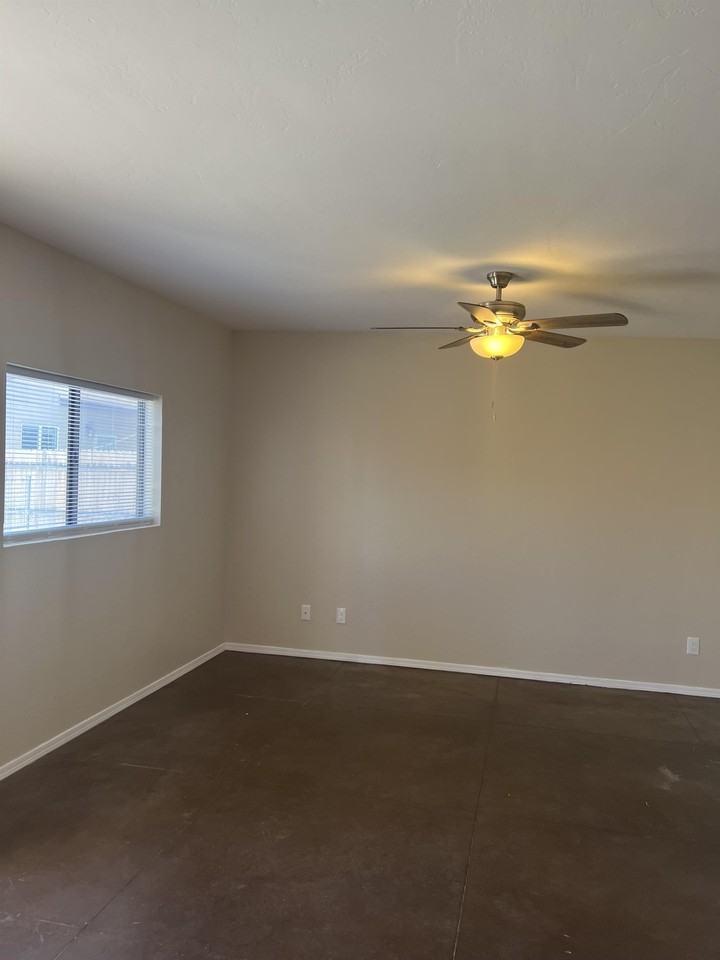 1485 // 3865 N Tyndall Ave #2 - Photo 2 of 7