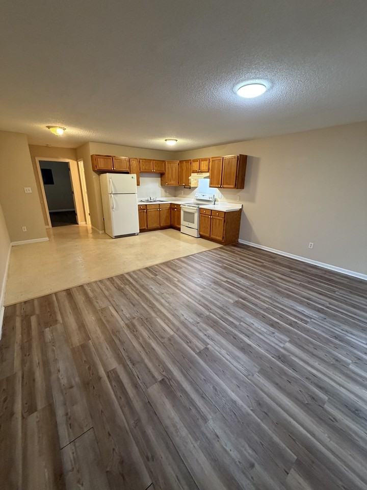 Lauderdale Apartments - Photo 7 of 9