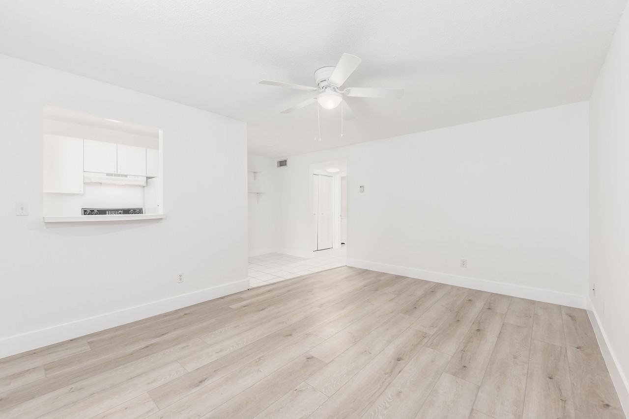 660 Southwest Bryant Avenue - Photo 3 of 16