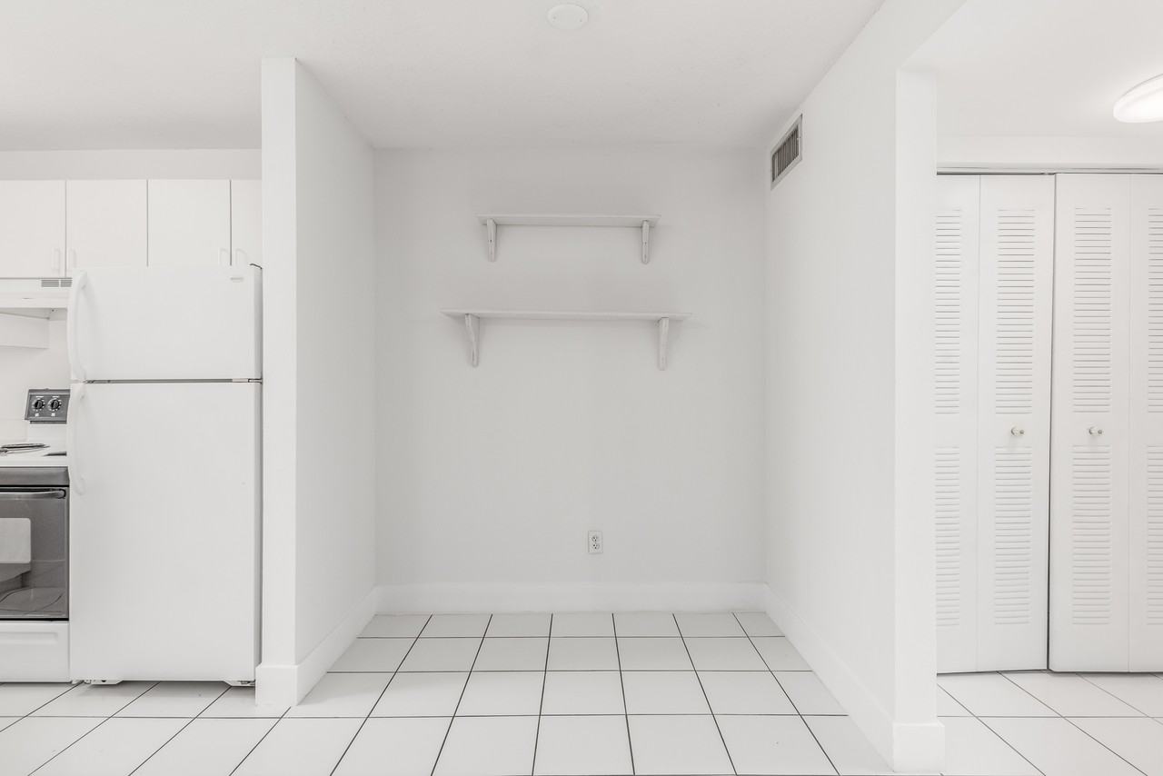 660 Southwest Bryant Avenue - Photo 6 of 16