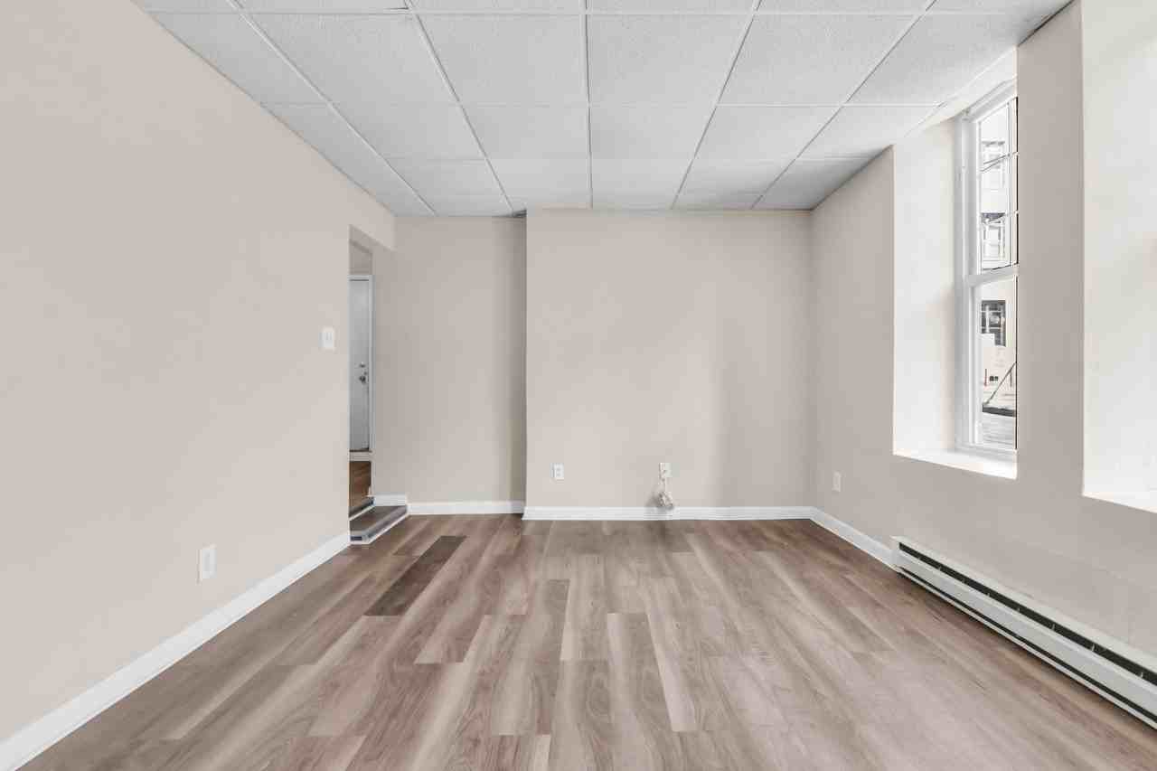 439 W Walnut St - Photo 4 of 10