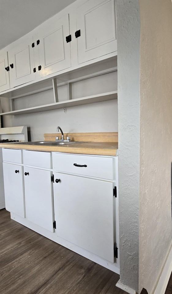 1239 Agnes Place - Photo 7 of 19